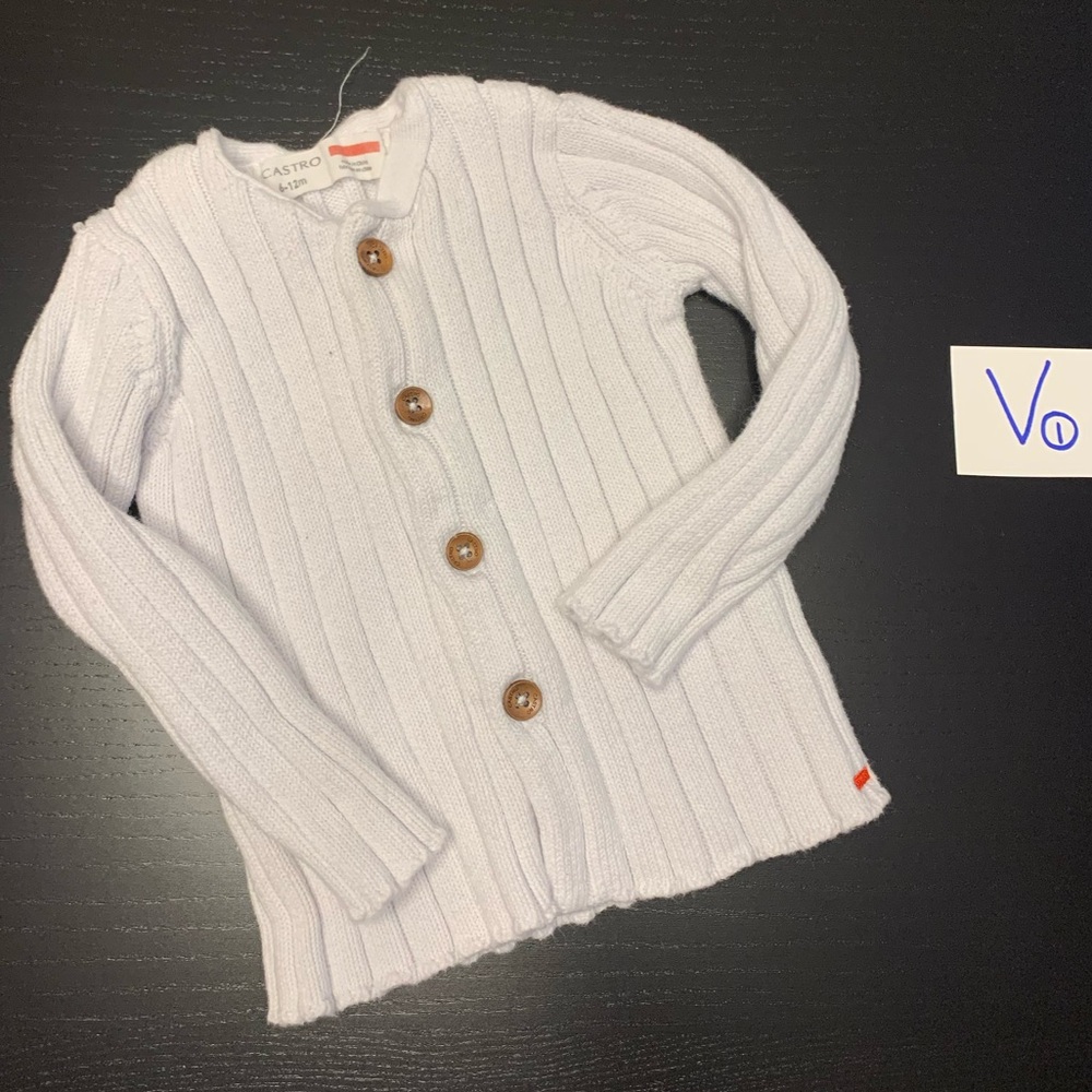 ⭐️2/$5.00⭐️ Castro 6-12m White Ribbed Cardigan